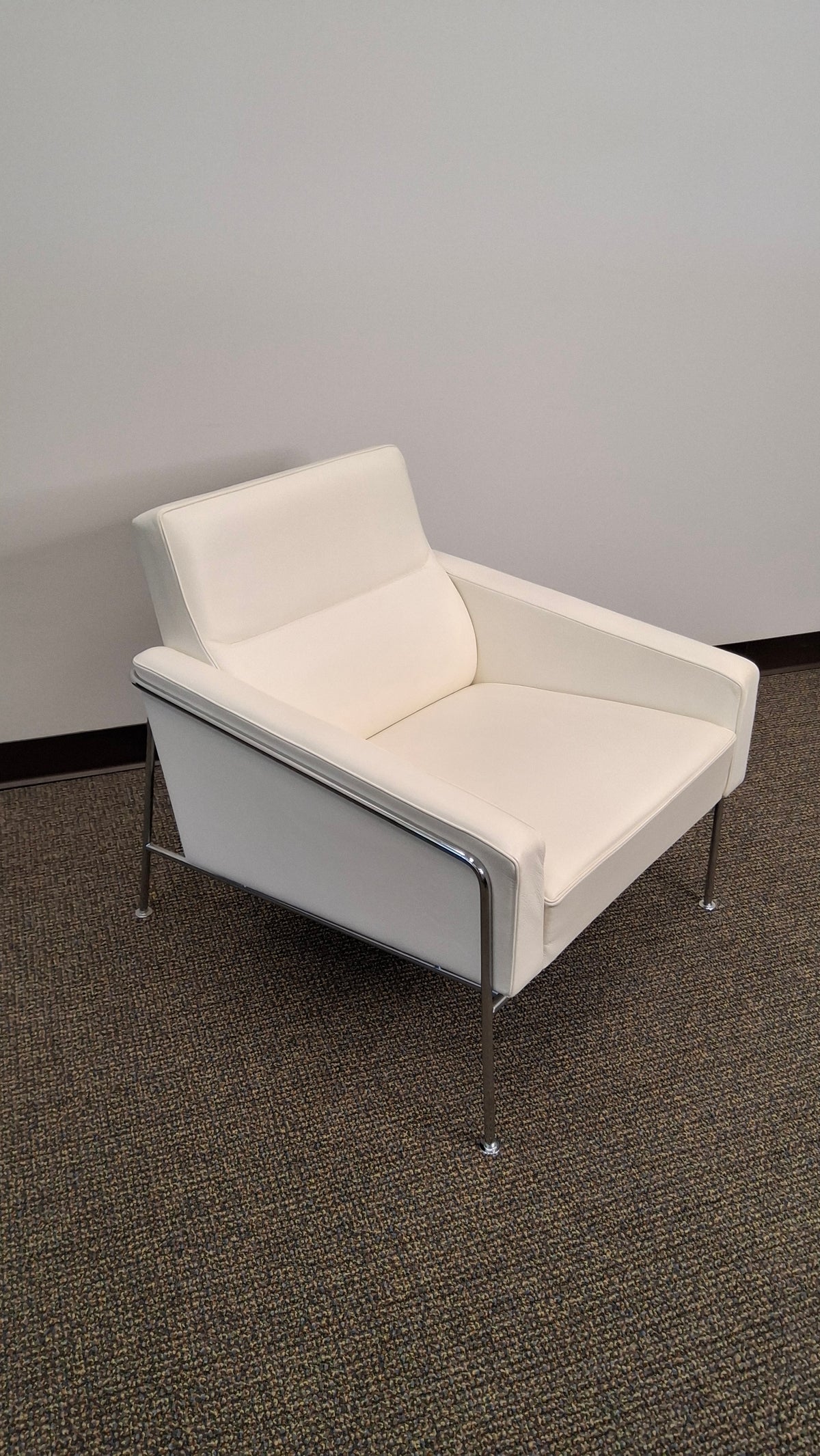 Fritz Hansen Series 3300 Lounge Chair – RjFurniture