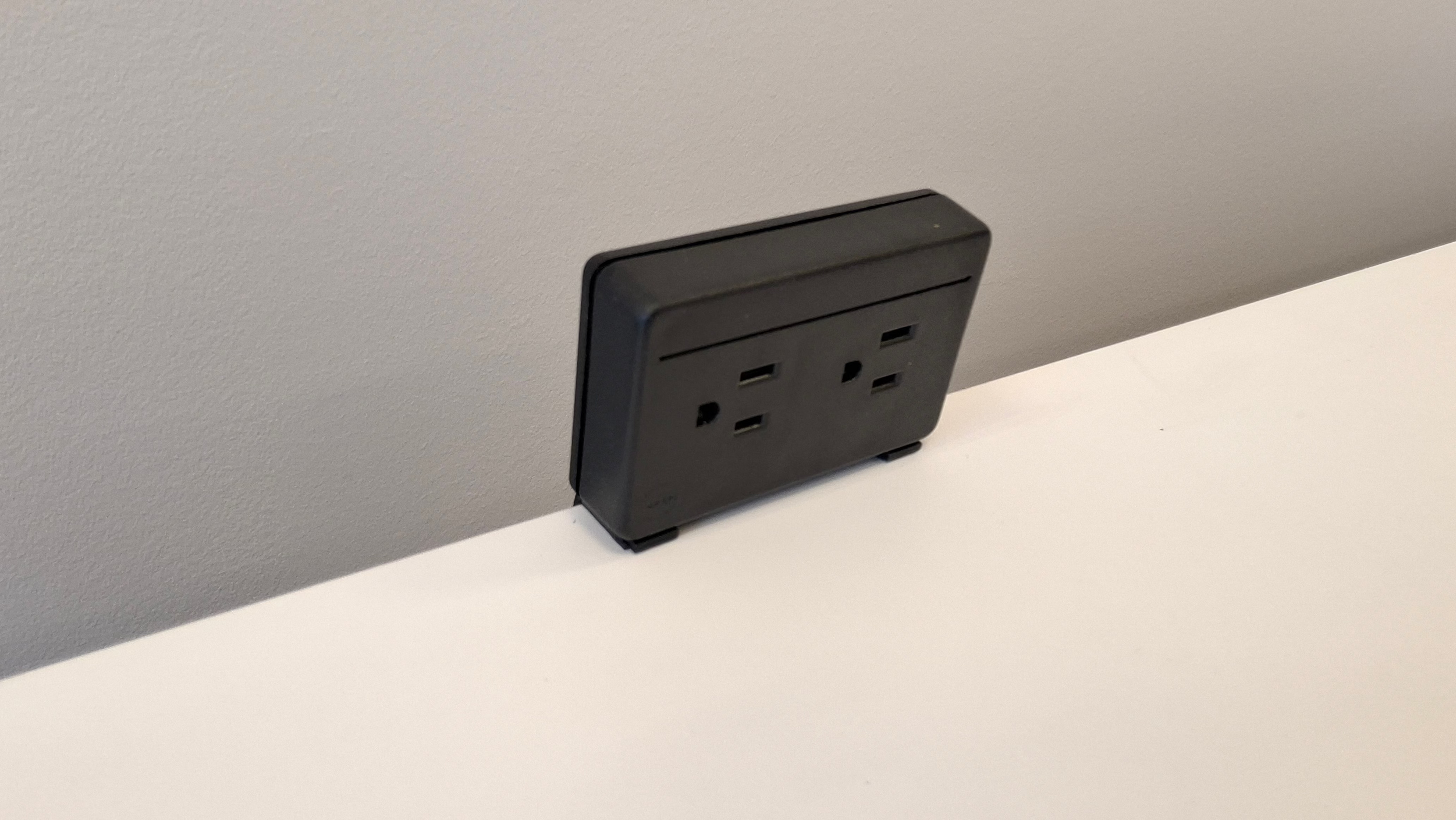 Desktop Outlet
