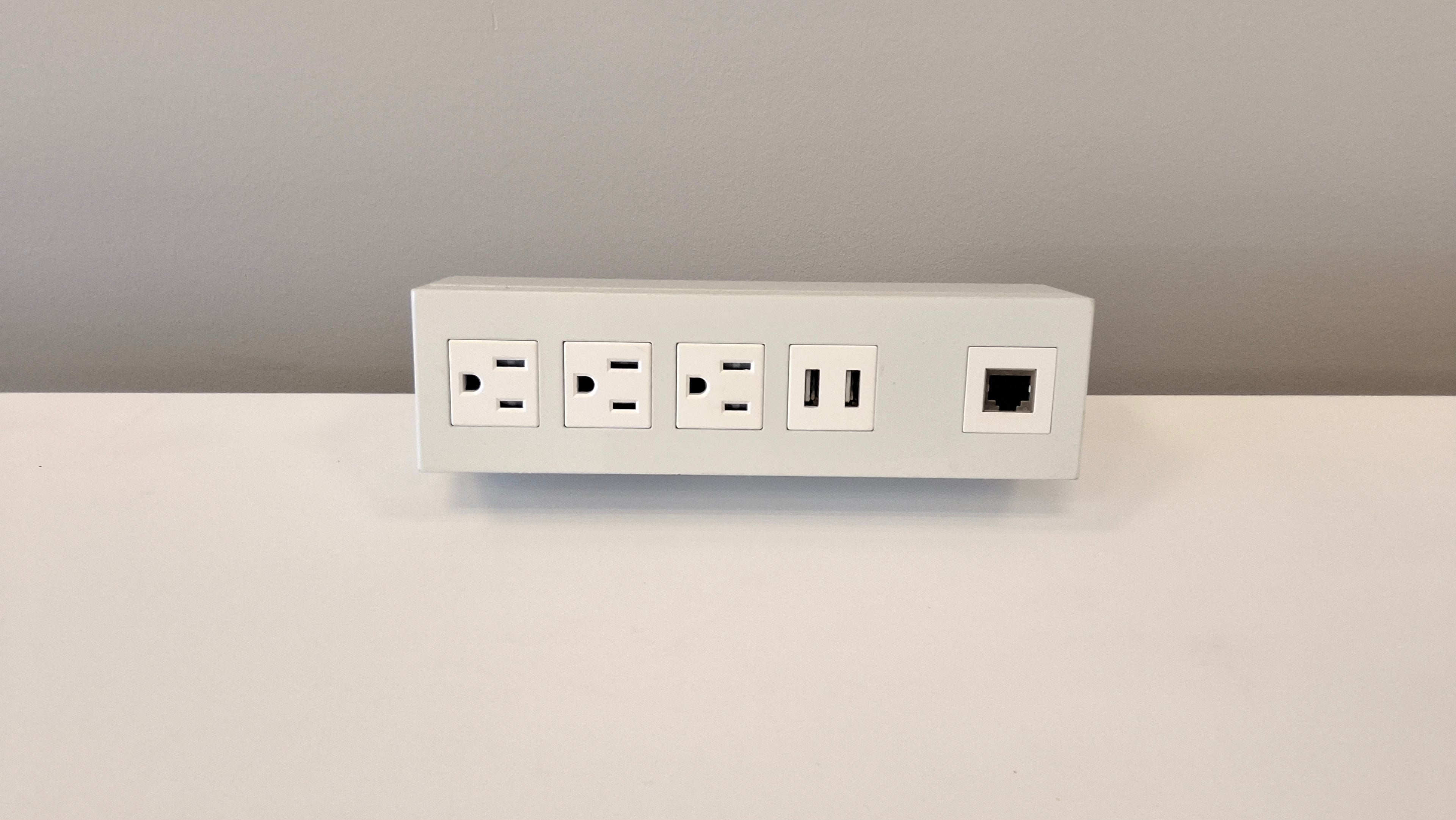 Desktop Outlet