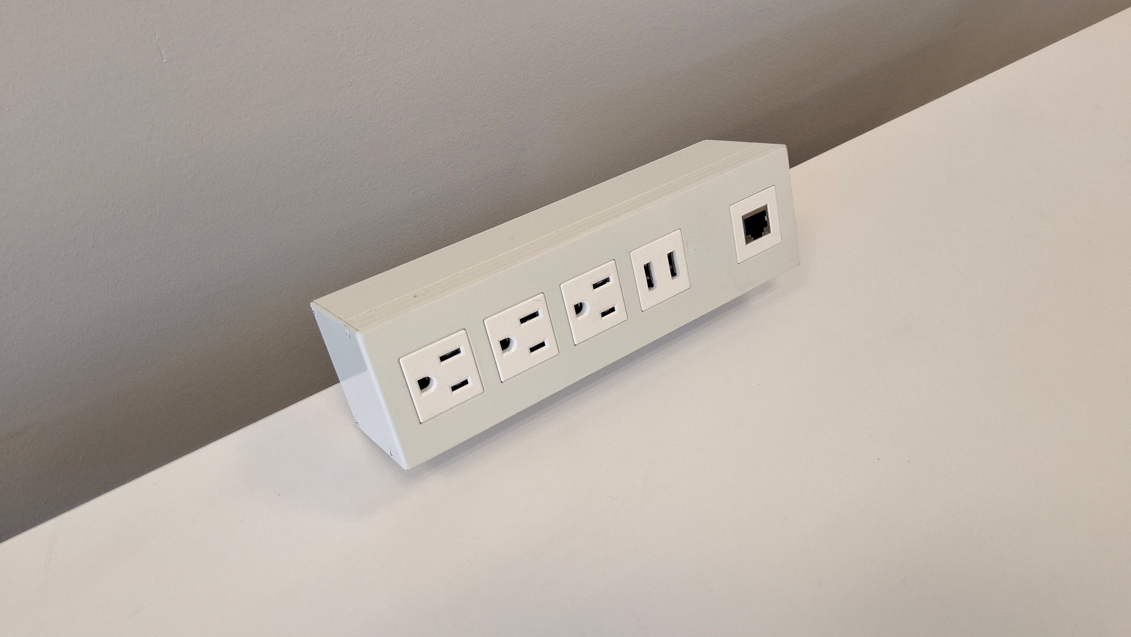 Desktop Outlet