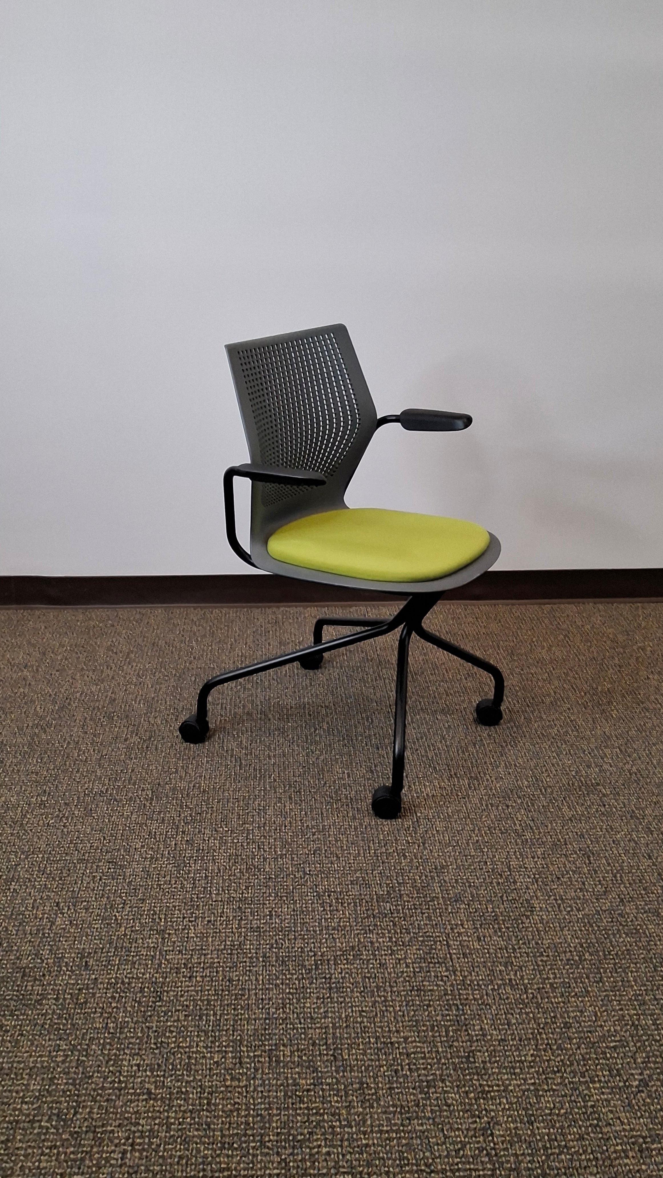 Knoll MultiGeneration Guest/Side Chair